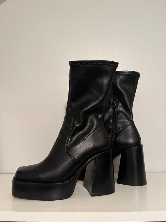 Black Platform Heeled Boots 8-8.5