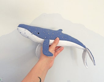 Mini ballena - Animal relleno del océano - Ballena jorobada azul de peluche hecha a mano - Regalo para niños