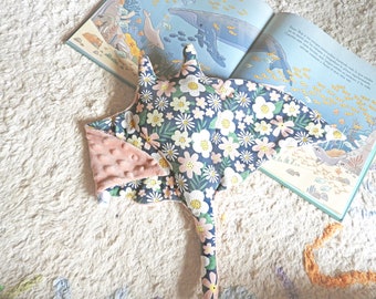 Beautiful Handmade Manta-Ray Stuffed Animal - Flower Collection Manta-Ray Plushie - Gift for Children and Ocean Lovers - Personalizable