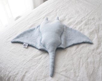 Light Blue Stingray Plush – Delicate Star Muslin Manta Ray, Soft Ocean Nursery Decor, Handmade Calm Sea Toy