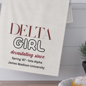 Paños de cocina: diseño personalizado con temática de DST, chica Delta con purpurina, información personalizada sobre el compromiso de hermandad, decoración de cocina, regalo de inauguración de la casa