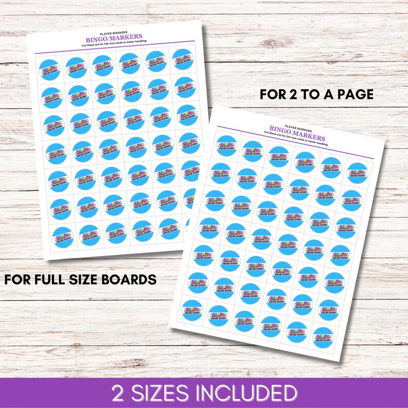 Puede incluir: Dos hojas de papel blanco con filas de marcadores de bingo circulares azules. Cada marcador contiene el texto BINGO MARKERS. Las hojas incluyen el texto FOR 2 TO A PAGE y FOR FULL SIZE BOARDS, con una franja inferior que dice 2 SIZES INCLUDED.