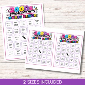 Puede incluir: Tres tarjetas de bingo de papel blanco con bordes rosas, tituladas 2000s Singalong Hits Music Bingo. Cada tarjeta presenta una cuadr&iacute;cula con t&iacute;tulos de canciones y nombres de artistas, iconos de notas musicales y un gr&aacute;fico de micr&oacute;fono.