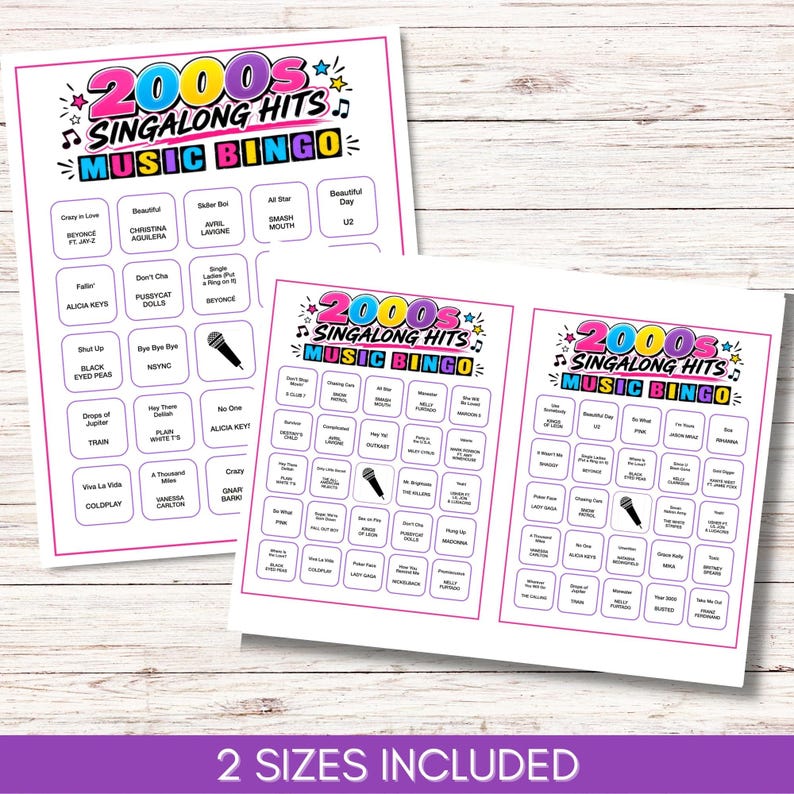 Puede incluir: Tres tarjetas de bingo de papel blanco con bordes rosas, tituladas 2000s Singalong Hits Music Bingo. Cada tarjeta presenta una cuadr&iacute;cula con t&iacute;tulos de canciones y nombres de artistas, iconos de notas musicales y un gr&aacute;fico de micr&oacute;fono.