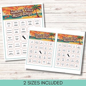 Pode incluir: Duas folhas de jogo "Summer Vibes Music Bingo". Os cart&otilde;es apresentam um design colorido com tema de praia, incluindo palmeiras e notas musicais. O jogo inclui t&iacute;tulos de m&uacute;sicas e nomes de artistas. O texto "2 SIZES INCLUDED" est&aacute; na parte inferior.
