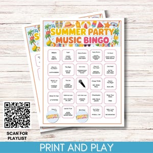 Puede incluir: Dos hojas impresas de tarjetas del juego "Summer Party Music Bingo". Las tarjetas presentan un dise&ntilde;o colorido con iconos tem&aacute;ticos de verano y t&iacute;tulos de canciones. Un c&oacute;digo QR es visible a la izquierda, con el texto "Scan for Playlist" debajo.