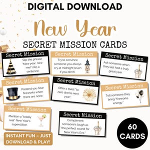 Op de afbeelding: Een digitale downloadafbeelding met de tekst "New Year Secret Mission Cards". De afbeelding bevat verschillende kaarten met verschillende nieuwjaarsthema's, zoals "Voeg de zin 'Nieuwjaar, nieuwe ik!' in een zin." Een zwarte cirkel leest "60 kaarten".