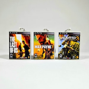 PS3 Game Keychain Miniature CUSTOMIZABLE - Premium Quality Anti-Scratch & Waterproof - Keychain for gamers