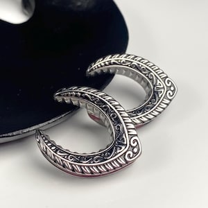 Stainless Steel Ear Saddles Tunnel Pair Silver Steel Ornamental Gauges Plugs Ear Tunnels Jewelry Accessories 25MM Birthday Christmas Gift