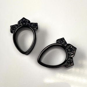 Black Filigree Tunnel Sainless Steel Teardrop Ear Saddles Black Steel Ornomental Gauges Plugs Ear Tunnels Jewelry 22MM Christmas Gift