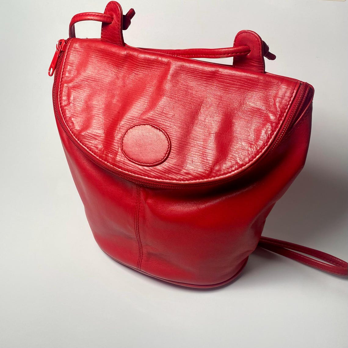 Vintage Red Leather Crossbody Bag Princess 80s Minimal Shoulder Bag Soft Leather Handbag Retro Everyday Purse Small Handbag For Everyday, foto 1 di 5
