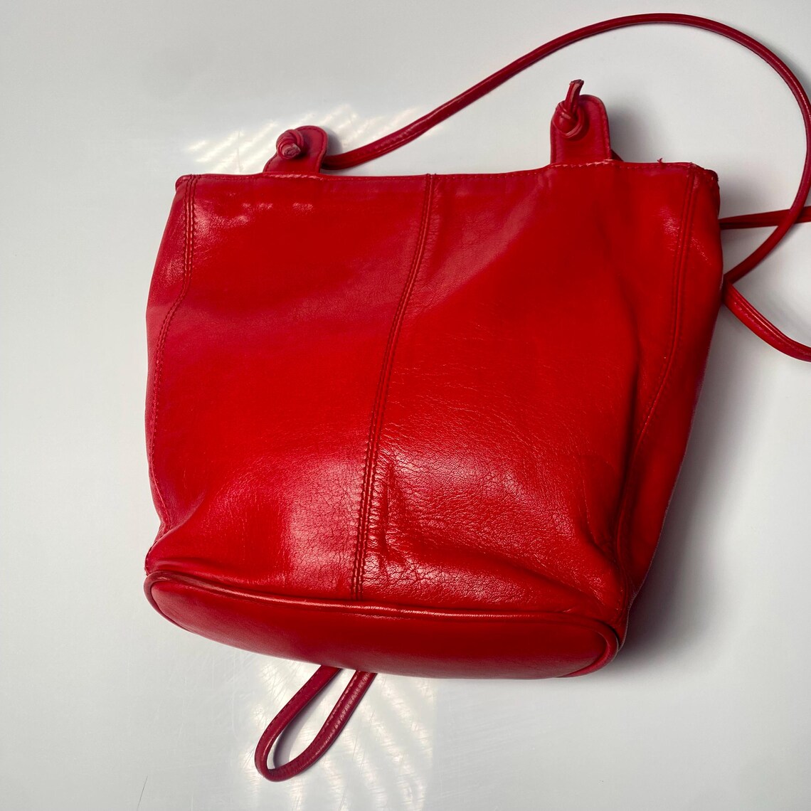 Vintage Red Leather Crossbody Bag Princess 80s Minimal Shoulder Bag Soft Leather Handbag Retro Everyday Purse Small Handbag For Everyday, foto 3 di 5