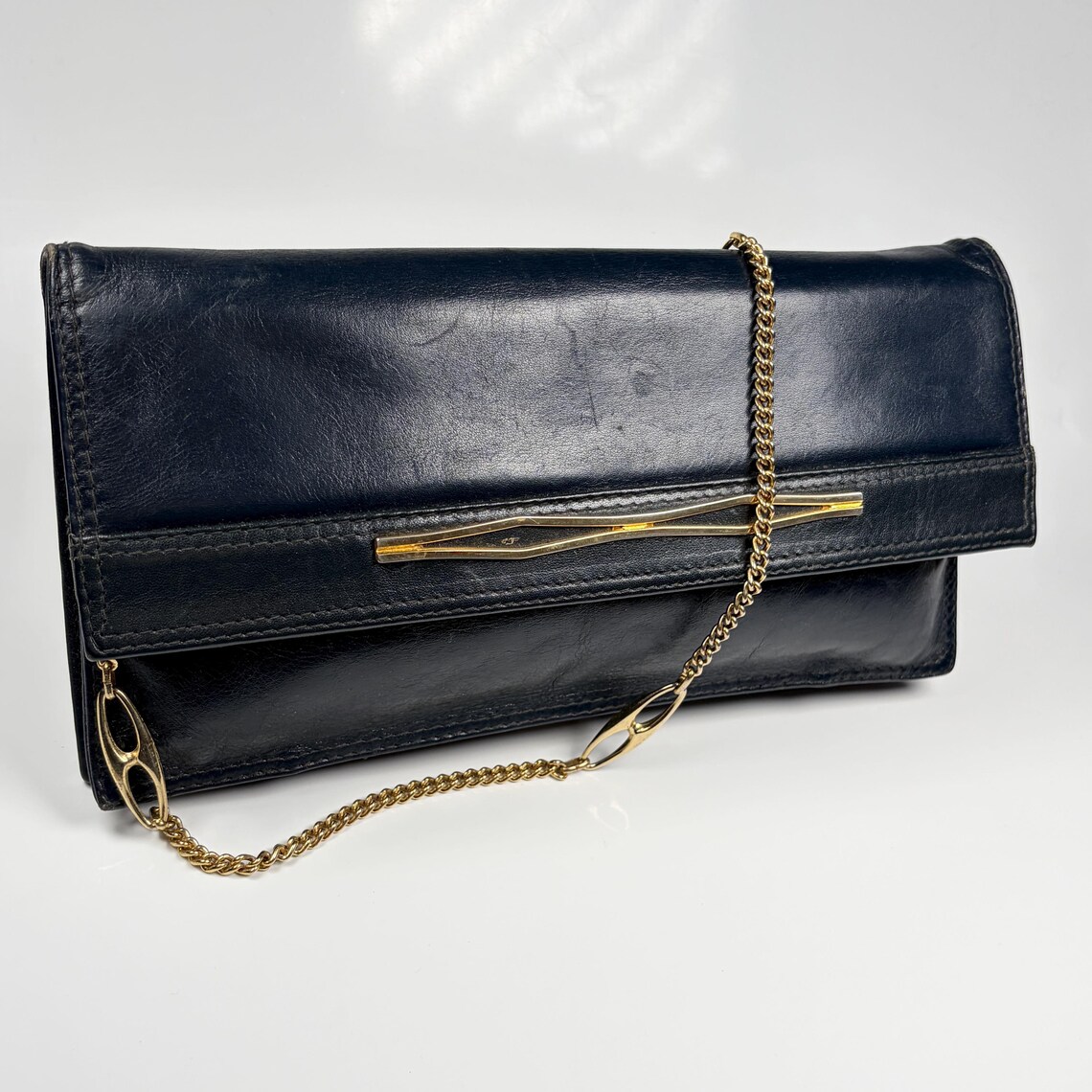 Vintage Navy Blue Leather Clutch Bag Gold Chain Evening Purse 80s Envelope Handbag Retro Shoulder Bag, foto 1 di 5