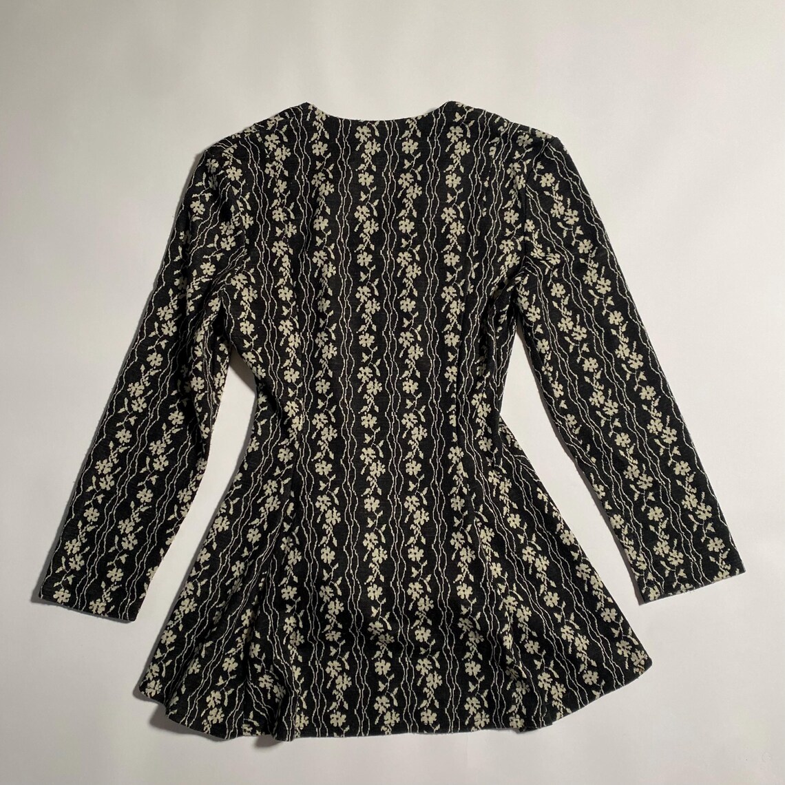 Vintage 90s Asymmetric Knit Cardigan Made in England Size M Long Back Sweater Minimalist Grunge Style Soft Knit Top, foto 4 di 4