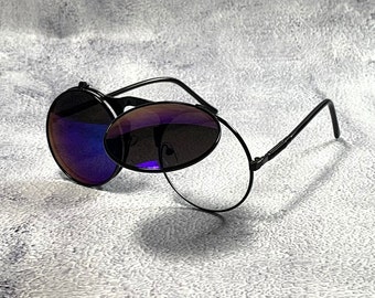 Verspiegelte Flip-Steampunk-Sonnenbrille der 90er Jahre, Schwarz, Blau, klare Doppellinsen-Farbtöne, schwarzes Metall, runder Kreis, Heyhole-Rahmen, Cyberpunk-Gothic-Geschenkidee