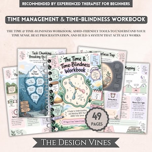 Puede incluir: Un cuaderno de espiral titulado The Time & Time-Blindness Workbook, con una ilustración central de un reloj, un reloj de arena y una taza. La portada incluye el texto 49 Pages of Tools, Trackers & Compassion. Se ven varias páginas interiores con diagramas coloridos, tablas de desglose de tareas y estrategias de gestión del tiempo con texto manuscrito.