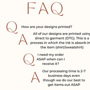 K&ouml;nnte beinhalten: FAQ-Bereich mit Fragen und Antworten zu Druck und Versand. Wie werden Ihre Designs gedruckt? Alle unsere Designs werden im Direktdruckverfahren (DTG) auf das Kleidungsst&uuml;ck gedruckt. Dabei wird die Tinte in das Kleidungsst&uuml;ck (Shirt/Sweatshirt) absorbiert. Ich brauche meine Bestellung so schnell wie m&ouml;glich, wann kann ich sie erhalten? Unsere Bearbeitungszeit betr&auml;gt 2-7 Werktage, auch wenn wir unser Bestes tun, um die Artikel so schnell wie m&ouml;glich zu versenden.
