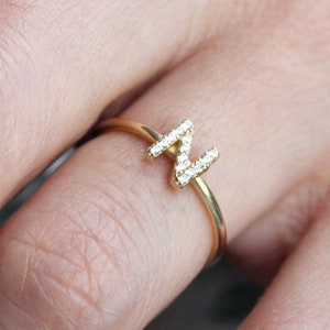 Anillo de letra de oro macizo de 14 quilates, anillo con inicial minimalista, anillo con inicial diminuta, anillo con nombre, anillo con inicial de oro
