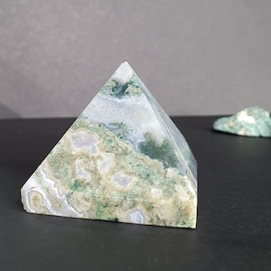 Large Moss Agate Pyramid with Druzy, ~2.09&quot; wide  (D)