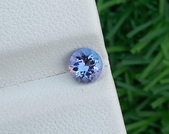Natürlicher Tansanit Edelstein: Runder, lockerer Tansanit Dezember Geburtsstein (5 mm, Tiefe-3.10 mm 0.60Karat).