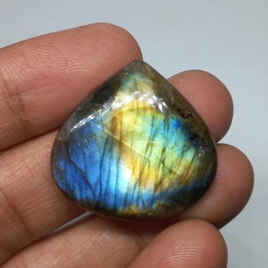 Multi Fire Labradorite Heart Cabochon: Loose Gemstone (29x30x7mm, 43cts)