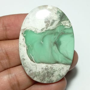Australian Variscite Cabochon: Green Oval Gemstone (35x50x5mm, 84cts)