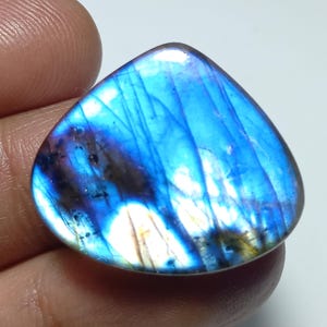 Heart Labradorite Cabochon: Natural Multi-Blue Gemstone, 34 ct (23x28x6mm)