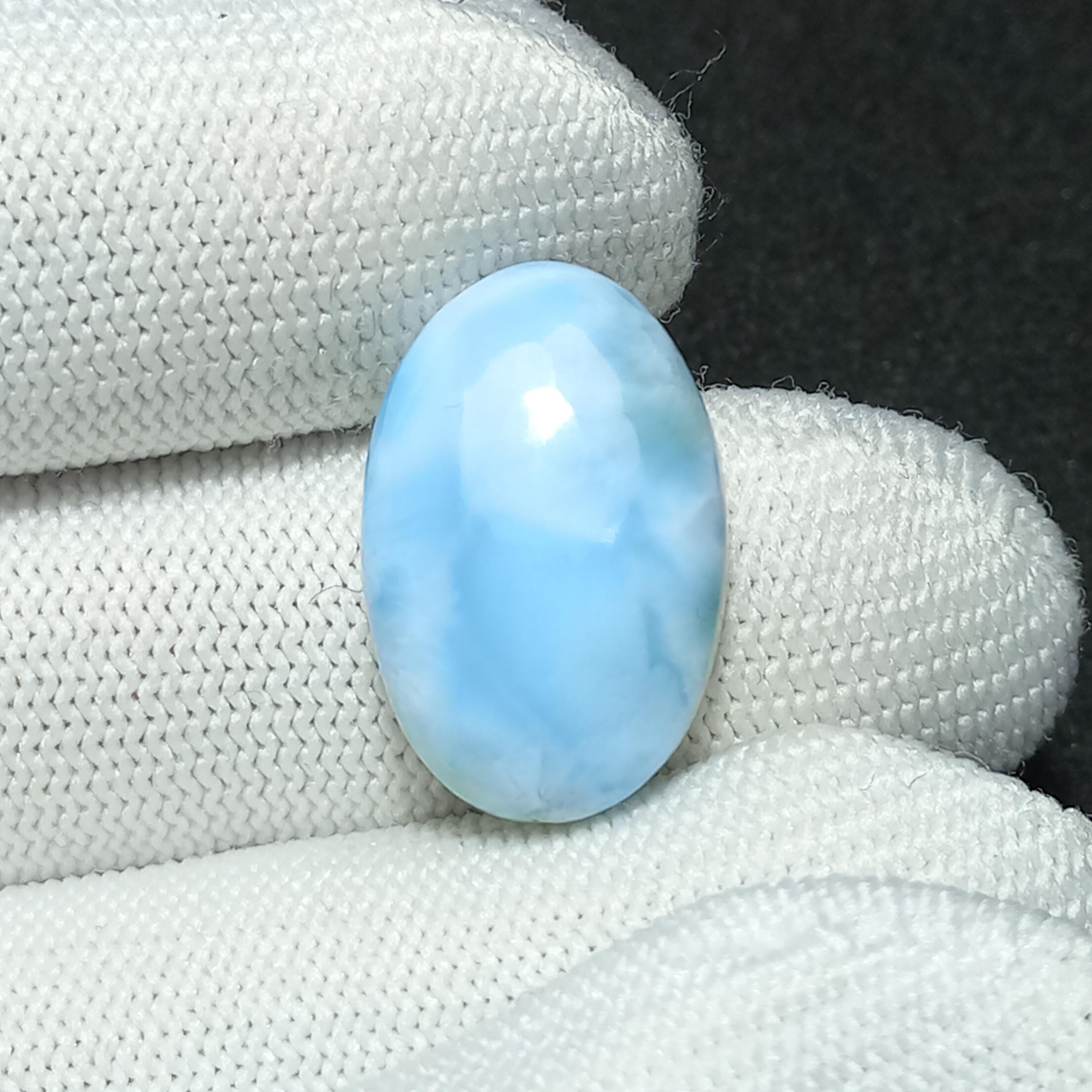Colgante de piedra larimar dominicano hecho a mano en plata de