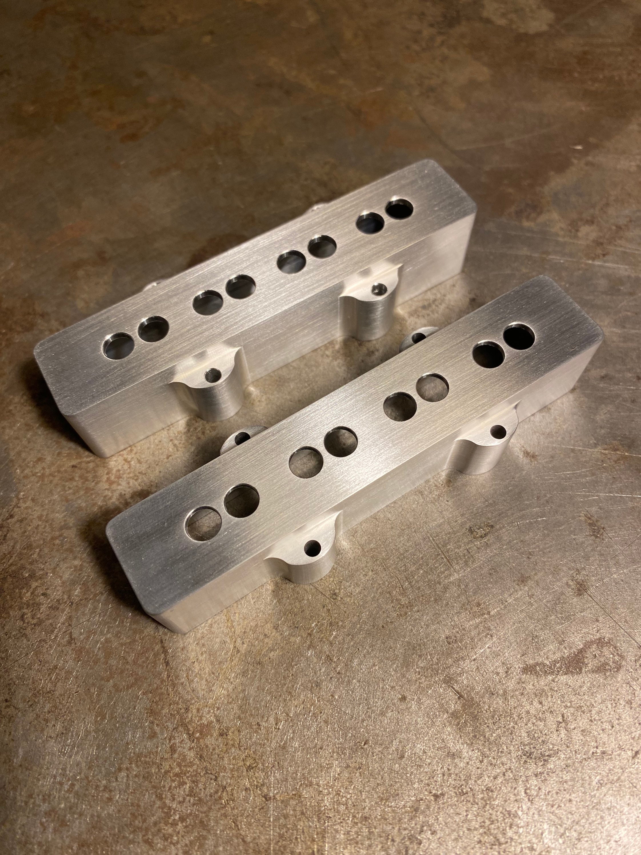 ラッカヒカリスマ　デッキ　調整パーツ付き ジャズスタイル ベースピックアップカバー…CNC 加工アルミニウム…米国