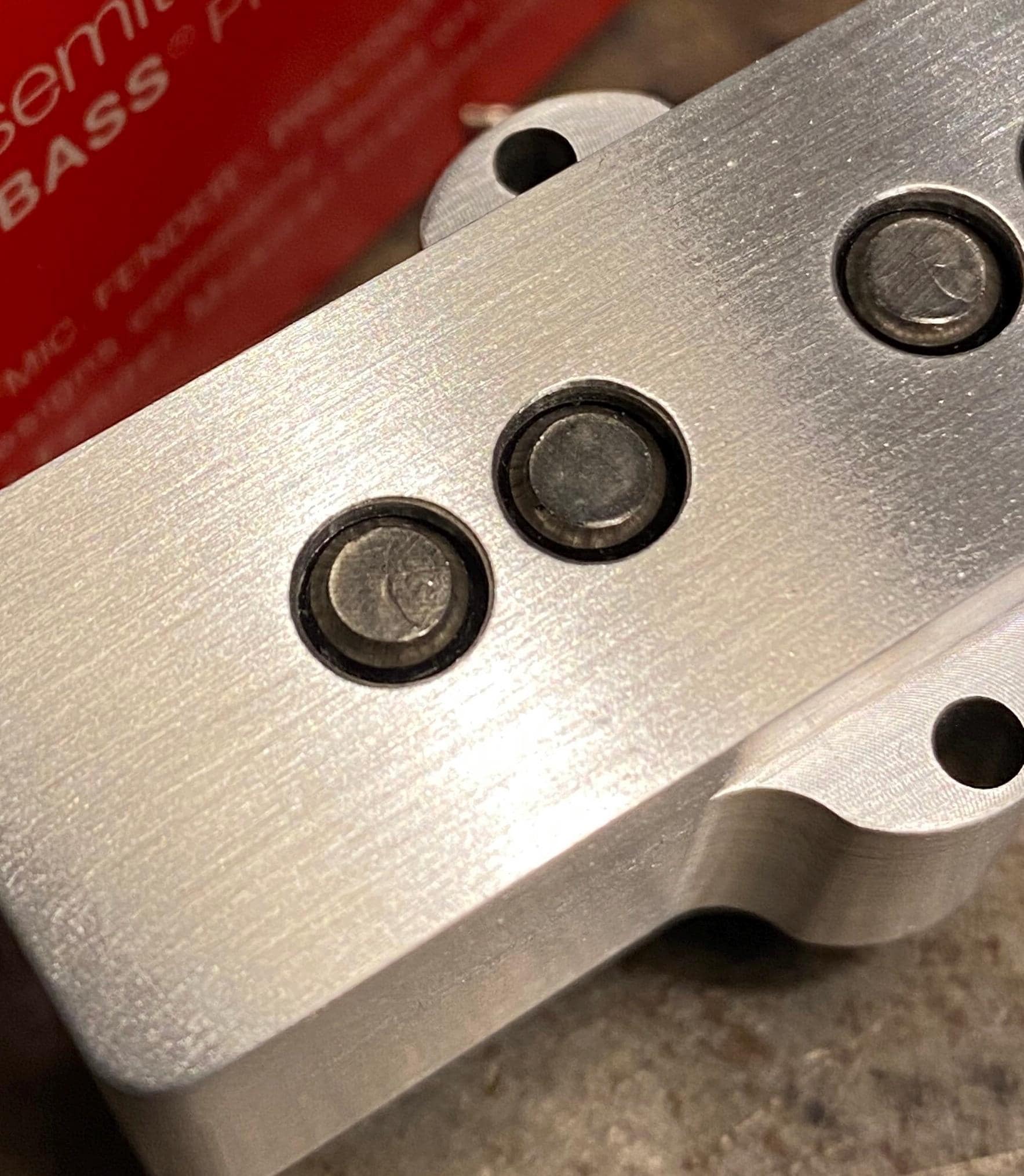 ジャズスタイル ベースピックアップカバー…CNC 加工アルミニウム…米国
