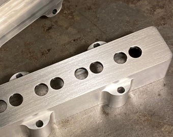 ジャズスタイル ベースピックアップカバー…CNC 加工アルミニウム…米国