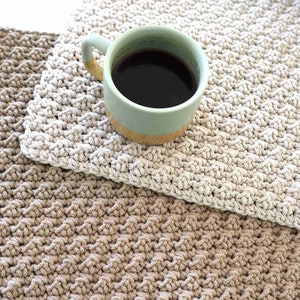 Easy Textured Crochet Placemat Pattern - Chunky Yarn, Beginner Friendly - Tomine
