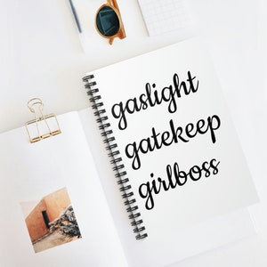 Gaslight Gatekeep Girlboss Cuaderno de espiral