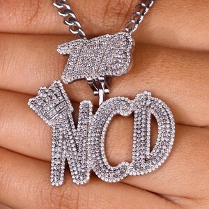 Colgante de moissanita de corte redondo personalizado para mujer, estilo hip hop, colgante vintage con letra grande. Solo colgante en plata/oro blanco, amarillo y rosa.