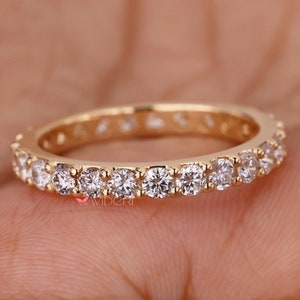 Shared Prong Diamond Eternity Wedding Band, 2.50mm Round Cut Lab Grown ...