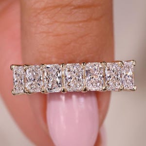 Strahlend Geschliffener Labor Diamant Ehering - Sieben Stein Gelbgold