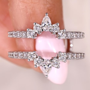 Protector de anillo envolvente, banda de bodas de moissanita redonda y en forma de pera, potenciador para anillos de corte ovalado y redondo, banda curva a juego, banda conjunta