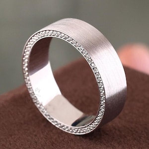 Fede nuziale da uomo con diamanti, 6 mm di larghezza, finitura spazzolata, fede eternity da uomo con diamanti taglio rotondo coltivati in laboratorio, anello da uomo in oro riempito, fatto a mano
