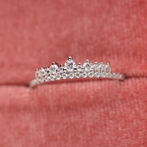 Krone Moissanite Hochzeit Band für Frauen Low Setting Halbe Ewigkeit Passende Band Dünne stapelbare Band für Braut Set