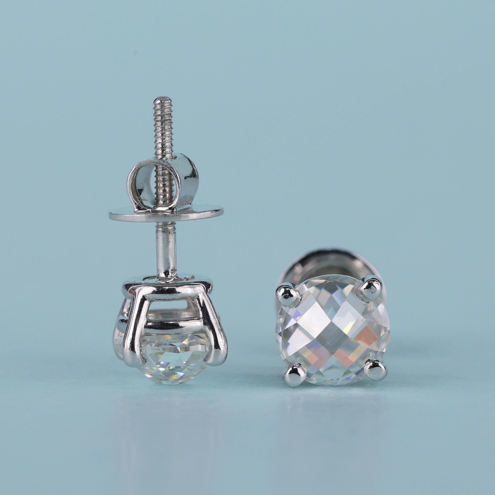 1.50カラット ラウンドモアッサナイト スタッドピアス、14Kホワイト