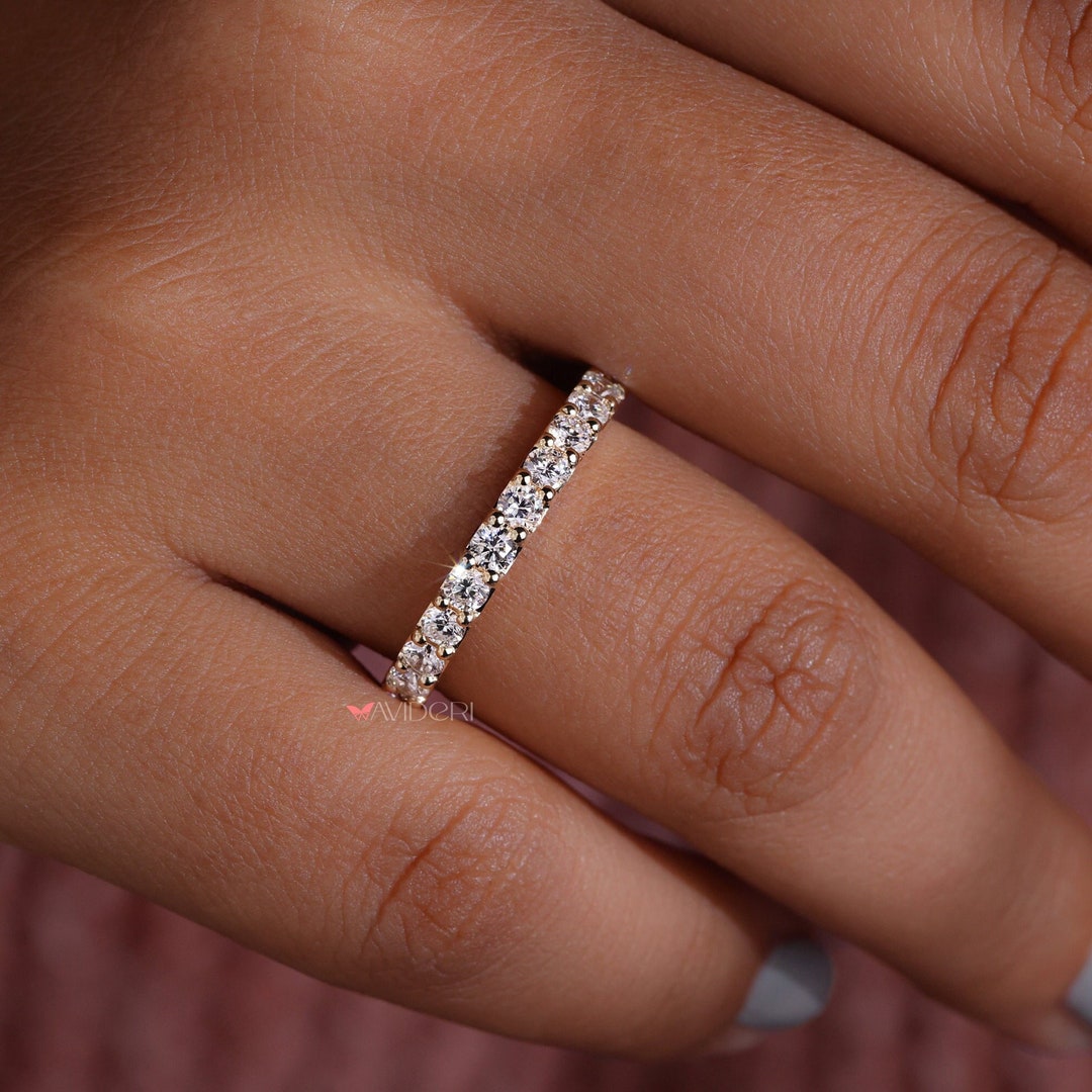 Shared Prong Diamond Eternity Wedding Band, 2.50mm Round Cut Lab Grown ...