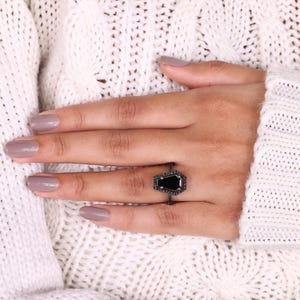4 prong engagement ring for a timeless style that showcases your diamond.