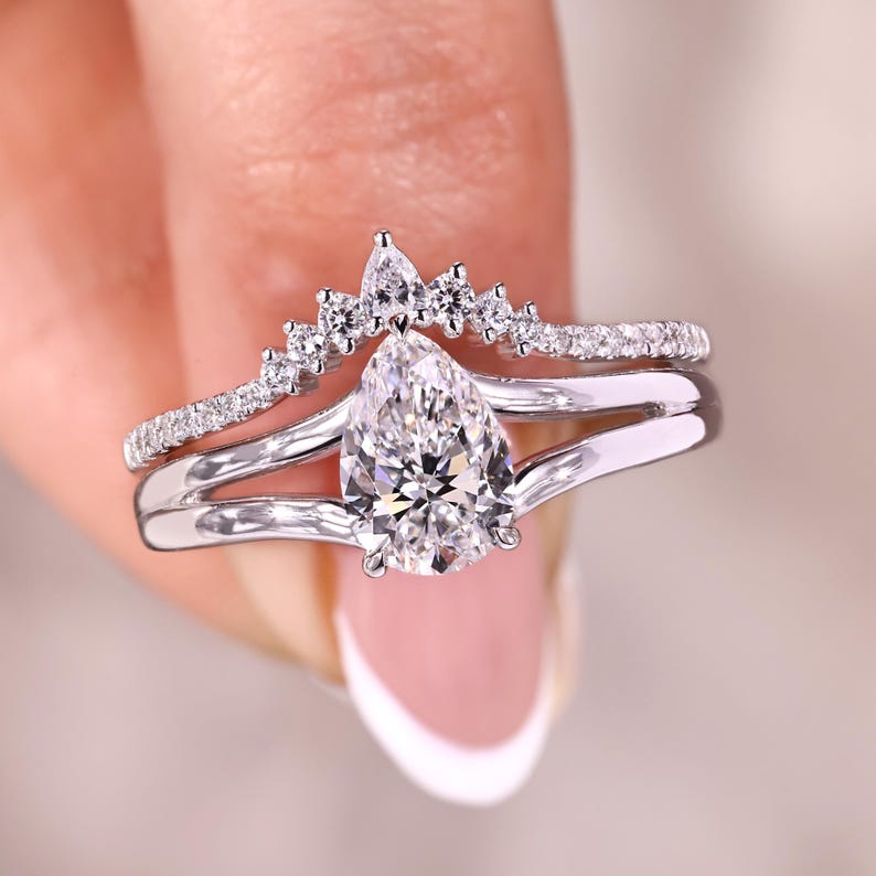 IGI certified Pear diamond ring handmade.