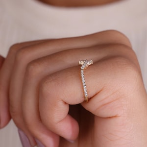 this size angle indicates the half-eternity band design.