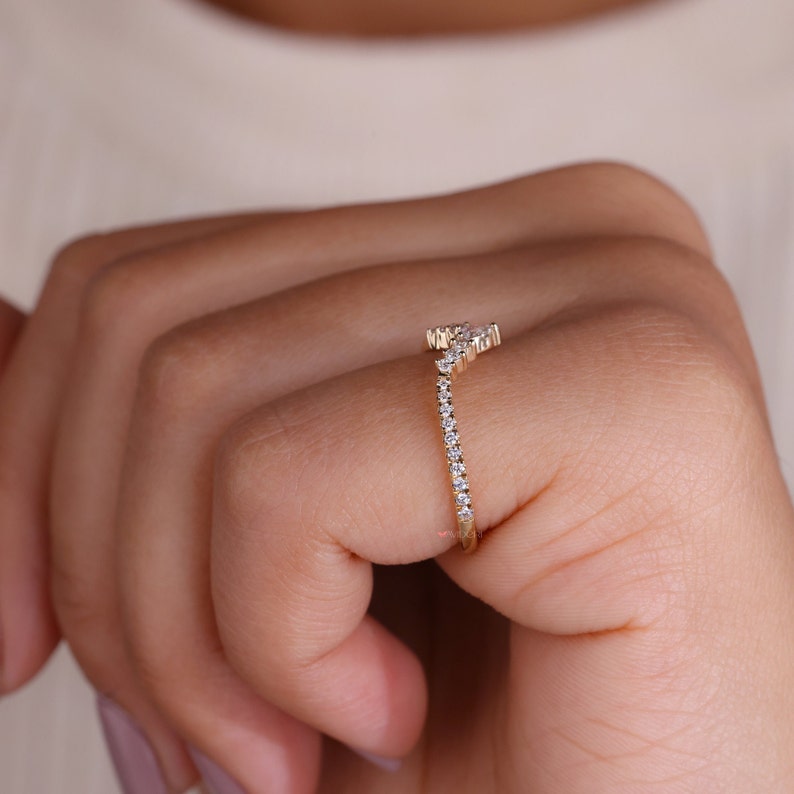 this size angle indicates the half-eternity band design.