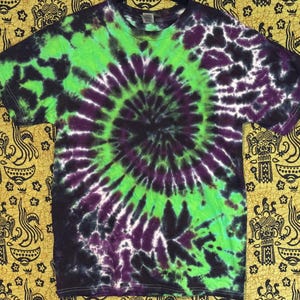 Tie Dye Green Purple and Black Dissolving Spiral