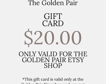 Può includere: Una carta regalo per il negozio Etsy The Golden Pair del valore di $ 20,00. La carta regalo è valida solo nel negozio Etsy The Golden Pair e non può essere utilizzata in nessun altro negozio Etsy.