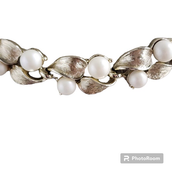 Vintage lisner signed faux pearl leaf link choker… - image 3