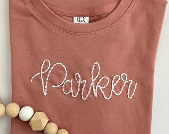 Sweat personnalisé prénom brodé à la main, sweat prénom cousu, cadeau nouveau-né pour nouvelle maman, cadeau nouveau-né pour bébé garçon et fille