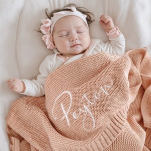 Coperta con nome per bambino ricamata personalizzata, coperta con nome per bambino personalizzata, regalo appena nato per nuova mamma, neonato e ragazza immagine 2